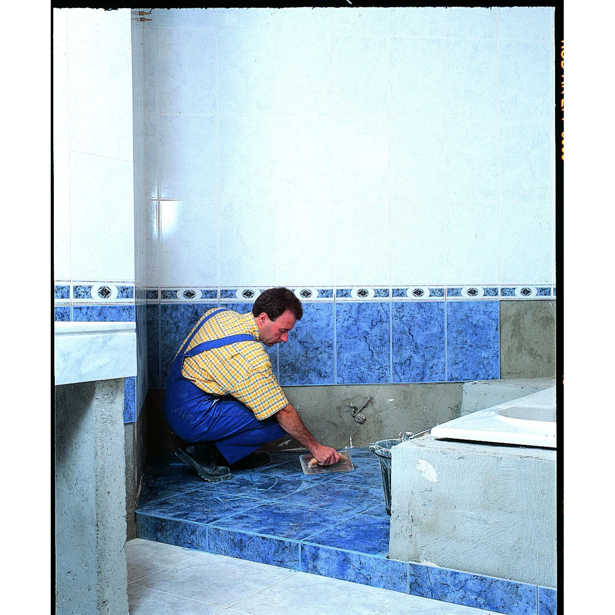 Talochon Caoutchouc Dense Superpro Manche Bois - Rubi 2 Talochon Caoutchouc Dense Superpro Manche Bois - Rubi – Image 2